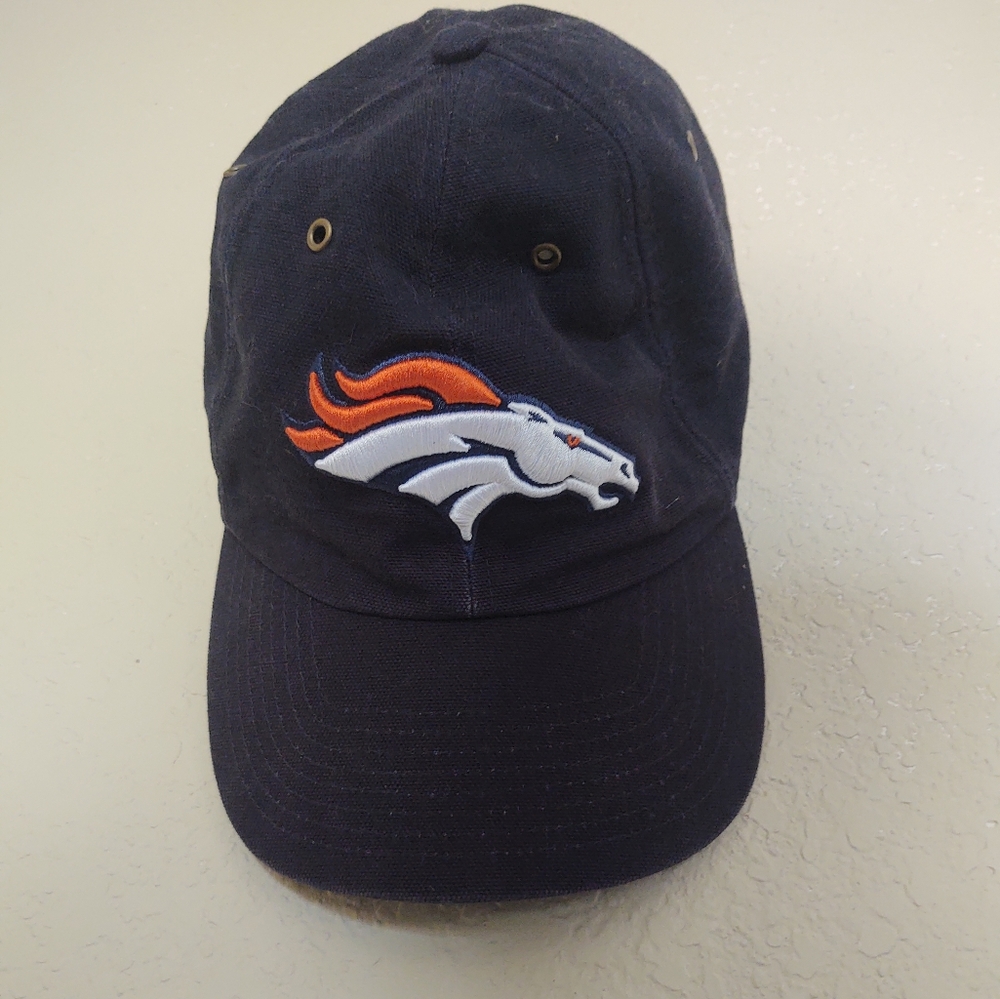 Carhartt broncos hat